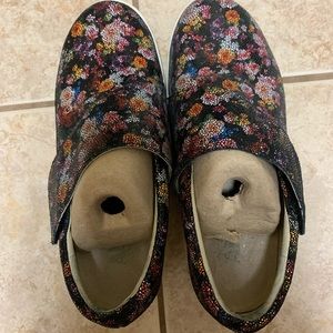 Algeria feather weight. Slip ons.